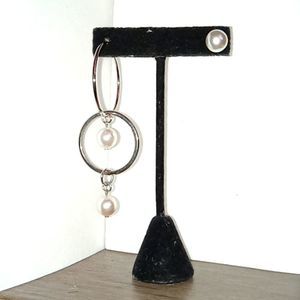 JOMMI LIM NEW NO YOUR BASIC PEARL MISMATCH EARRINGS RHODIUM PLATED